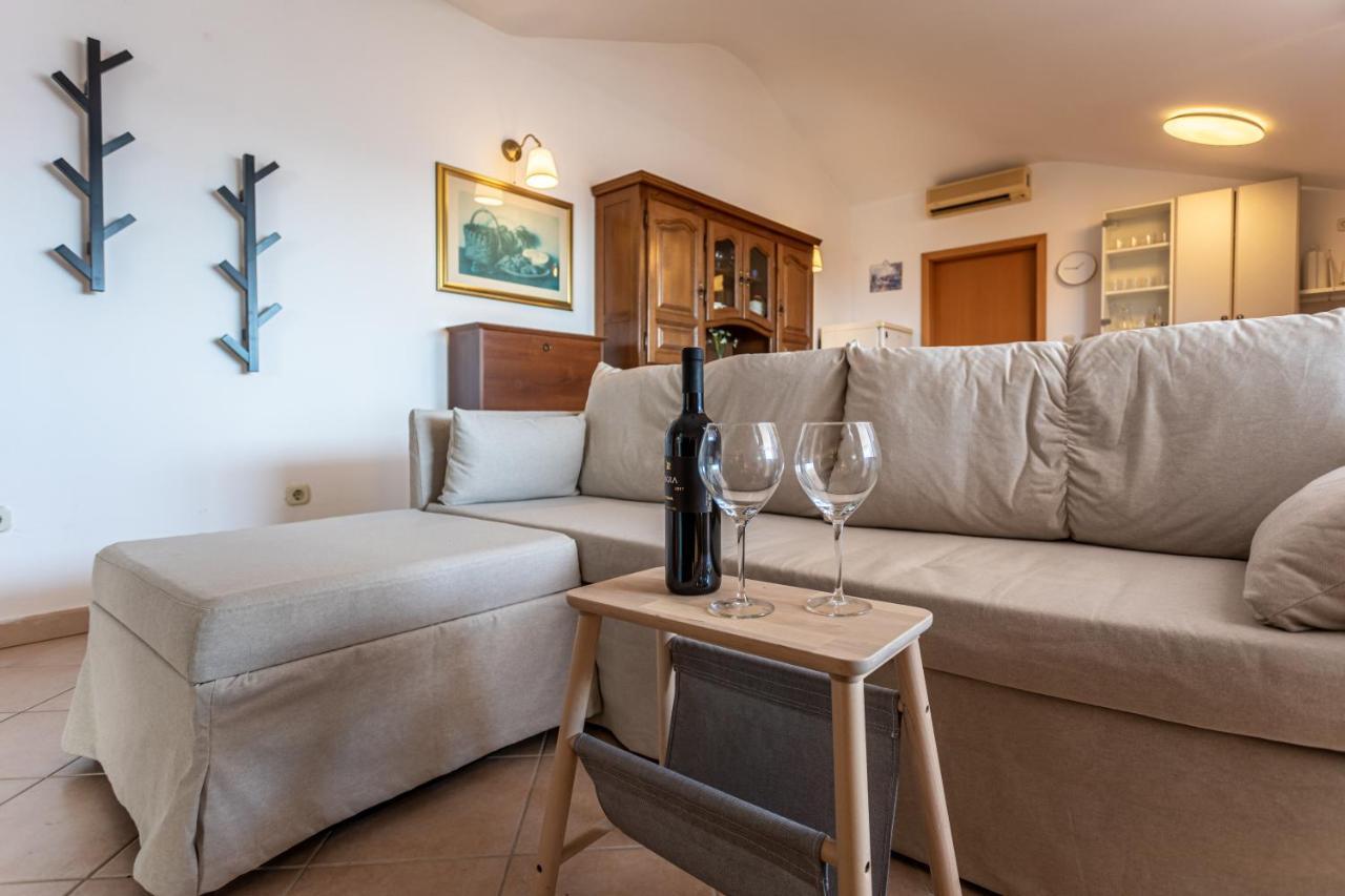 Apartment Tereza Малинска Экстерьер фото