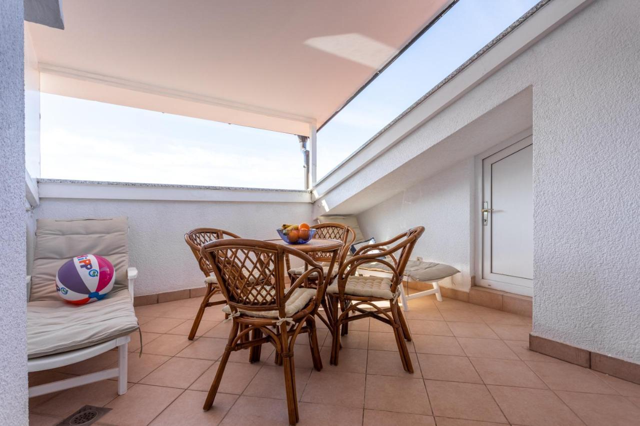 Apartment Tereza Малинска Экстерьер фото